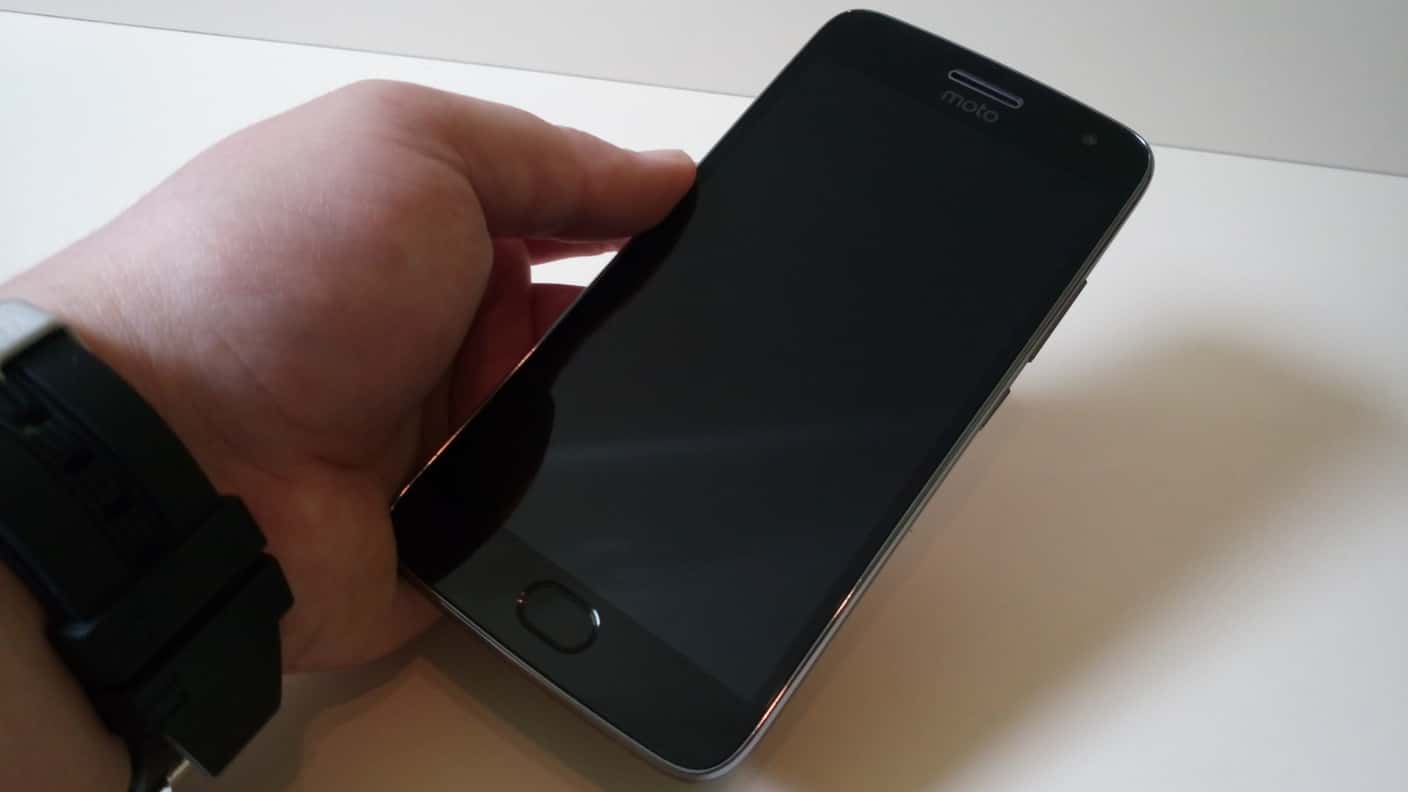 Moto G5 Plus celkový pohľad 01