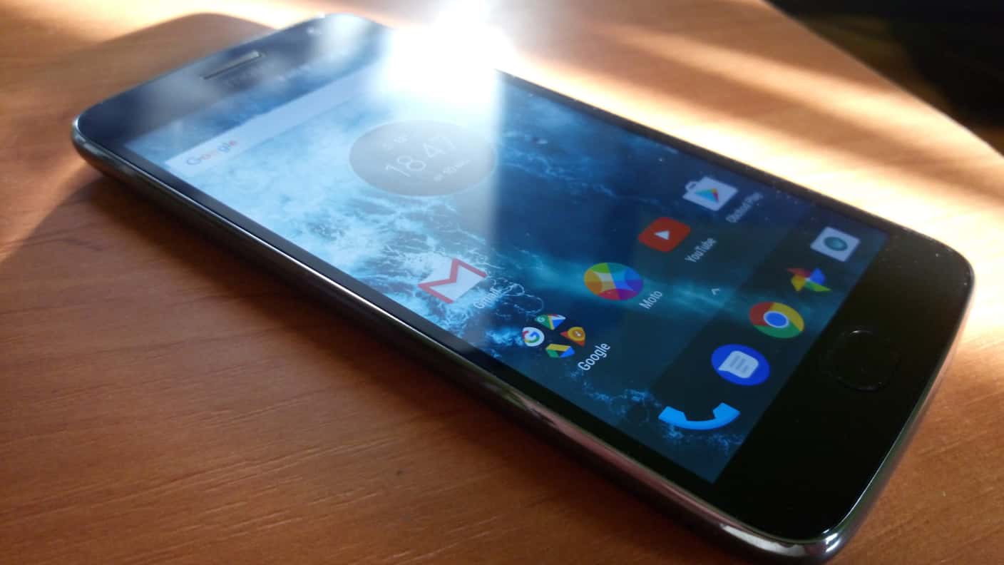Moto G5 Plus rozsvietený displej