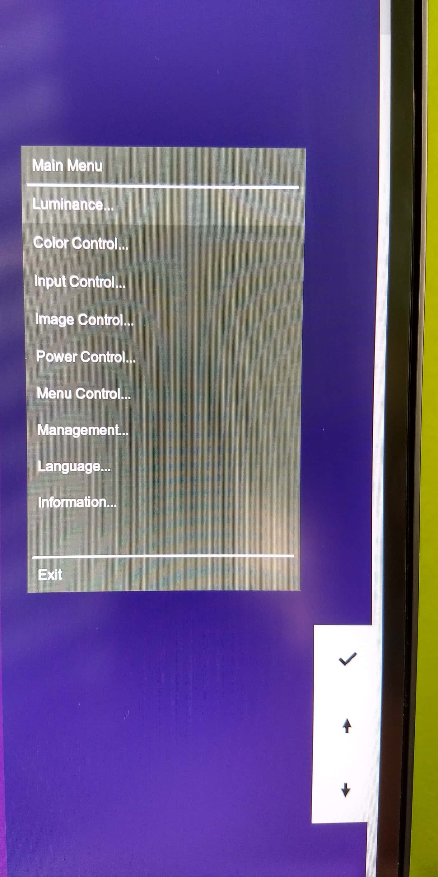 Takýto monitor by si zaslúžil lepšie spracované menu.