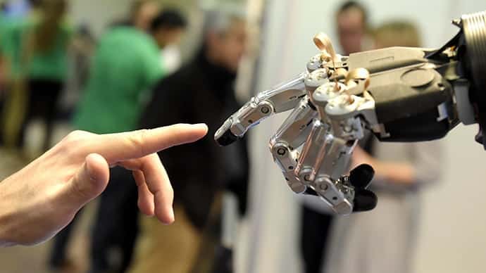 human vs robot hand