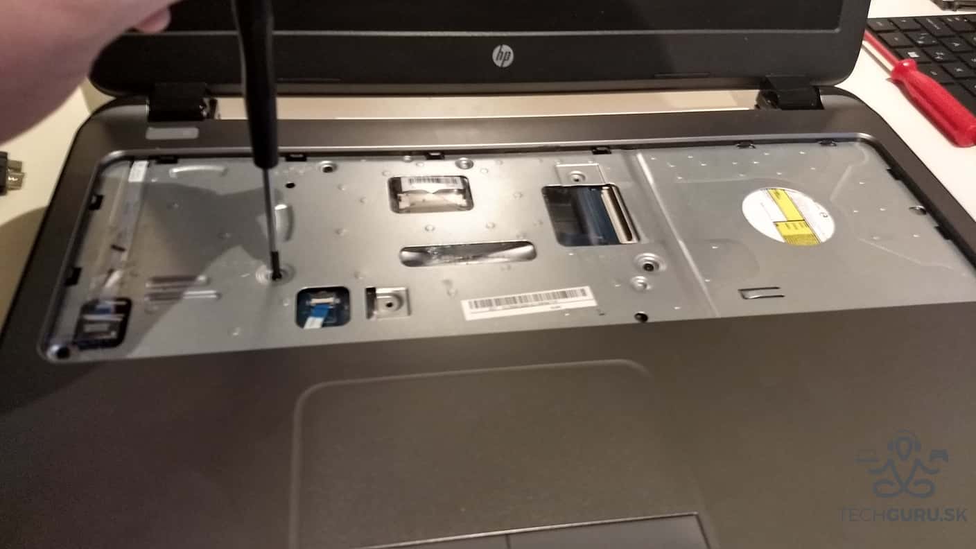 Výmena HDD za SSD rozoberanie HP 250 G3 klávesnica