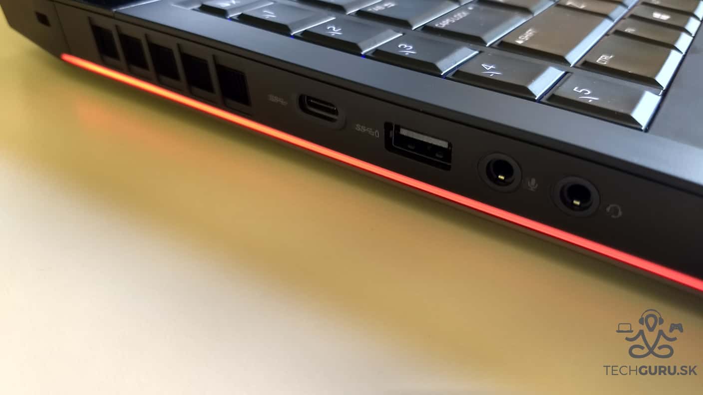 Alienware 17 R4 ports