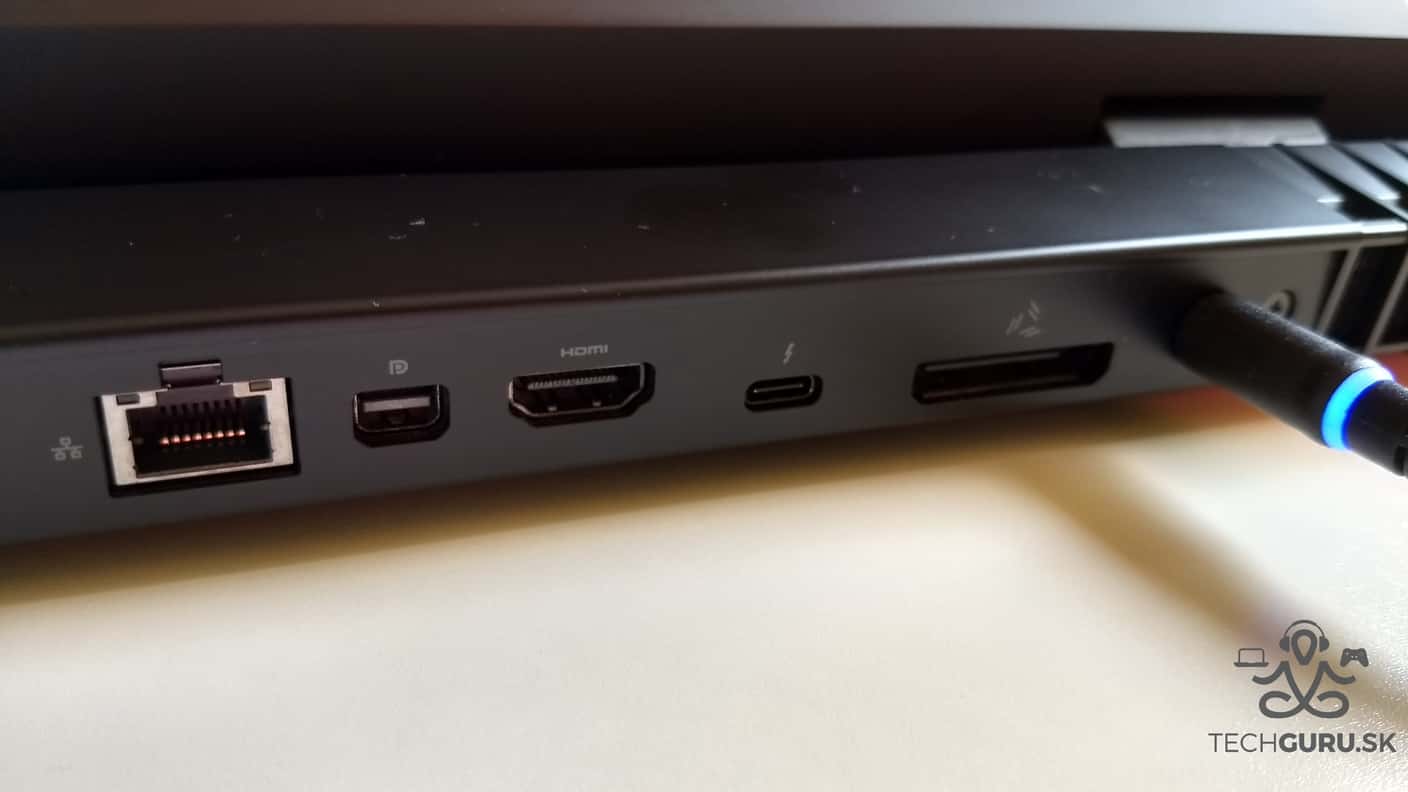 Alienware 17 R4 ports 01