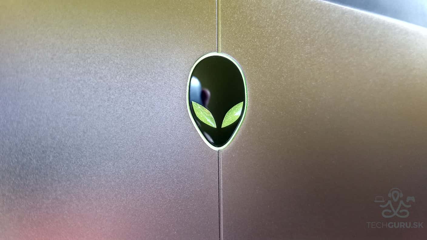Alienware 17 R4 alien logo