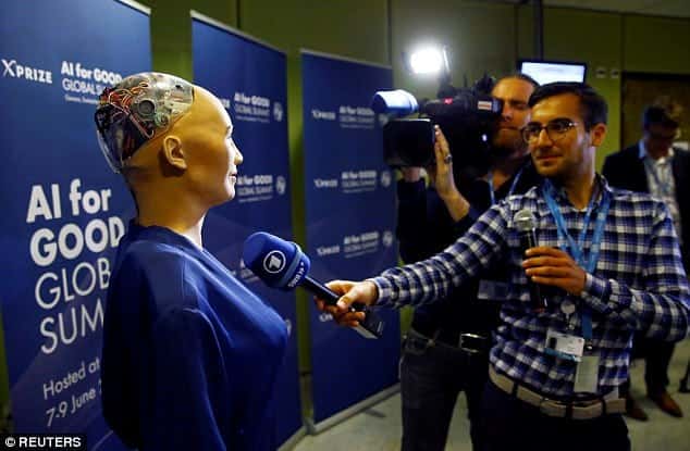 robot Sophia 01