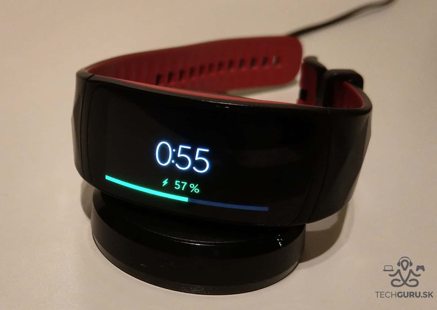 Samsung Gear Fit 2 Pro nabíjanie