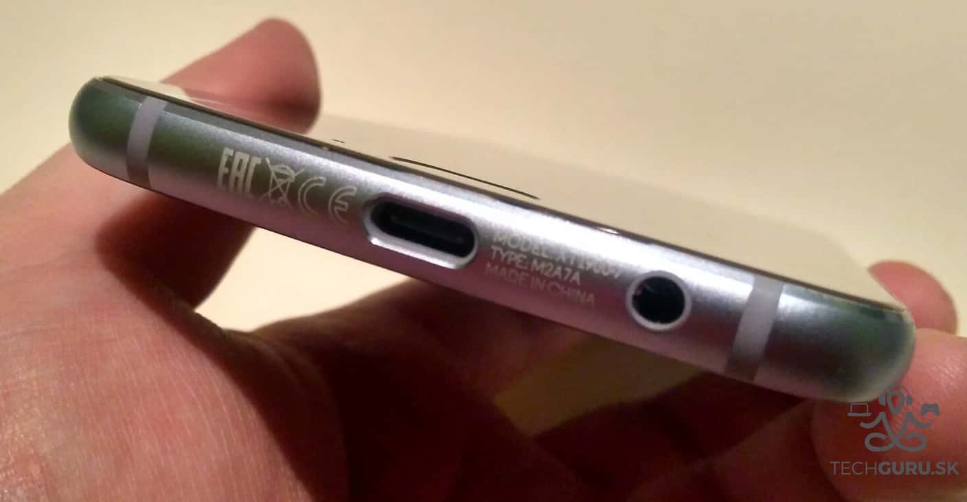 Lenovo Moto X4 spodná časť