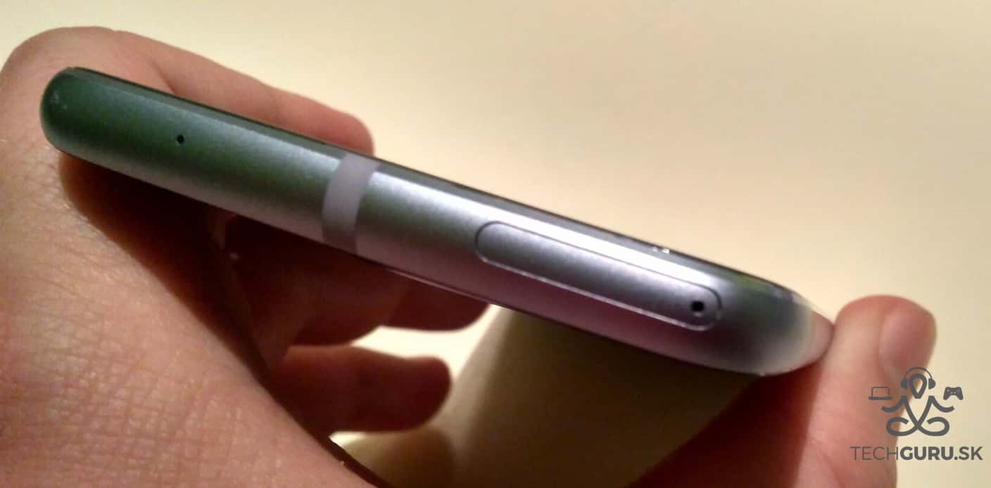 Lenovo Moto X4 horná časť