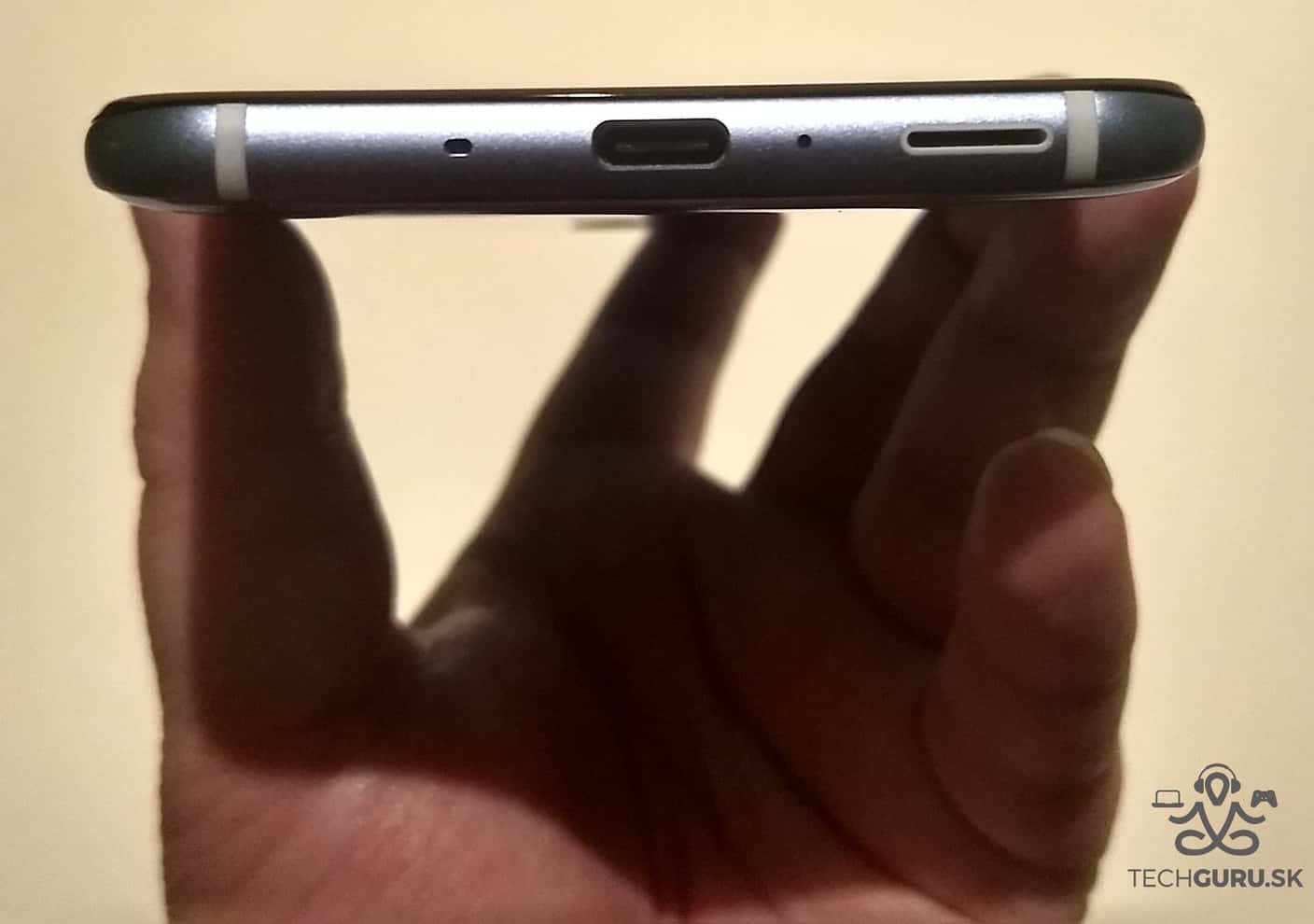 HTC U11 spodná časť