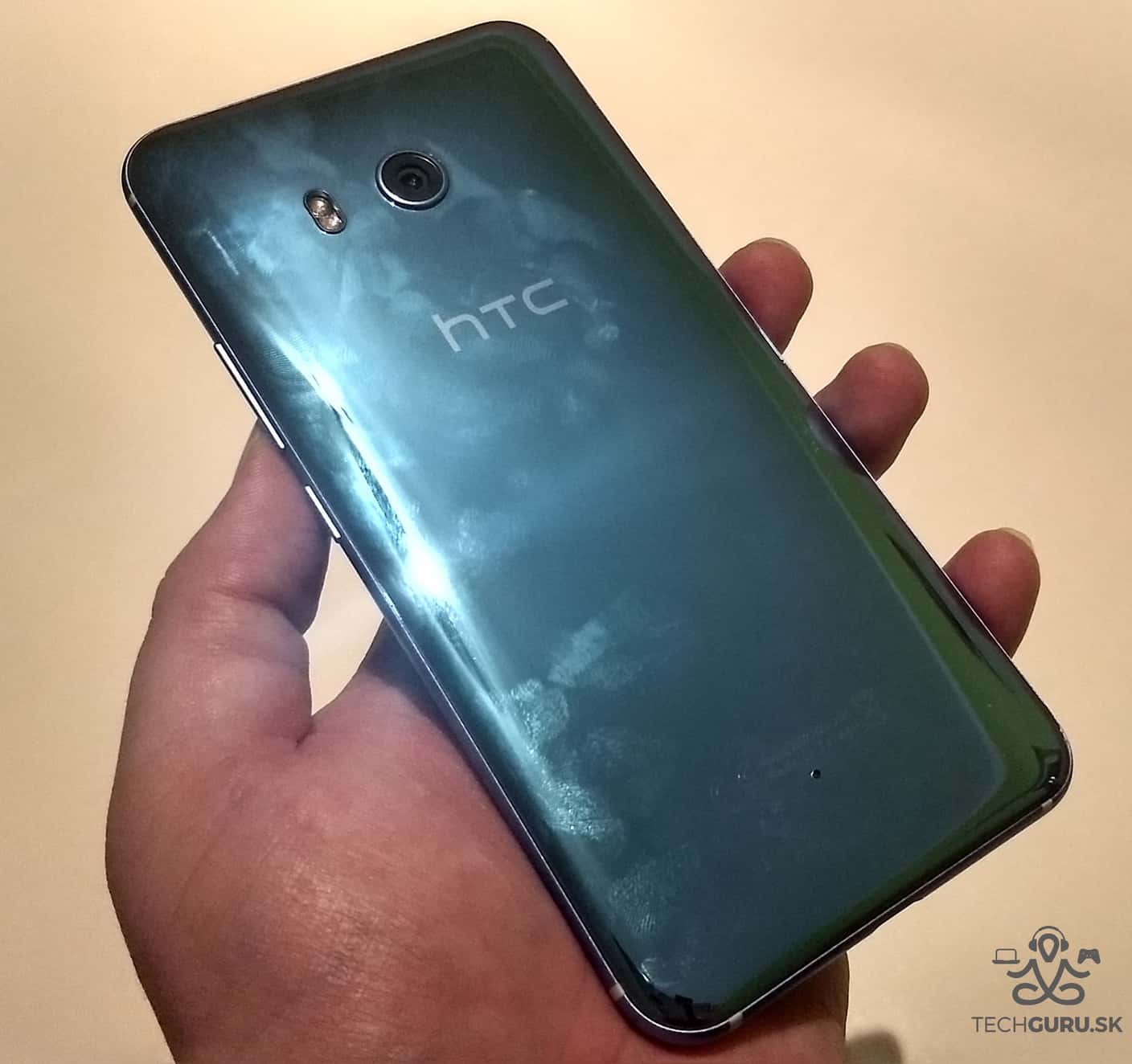 HTC U11 zadná časť 01