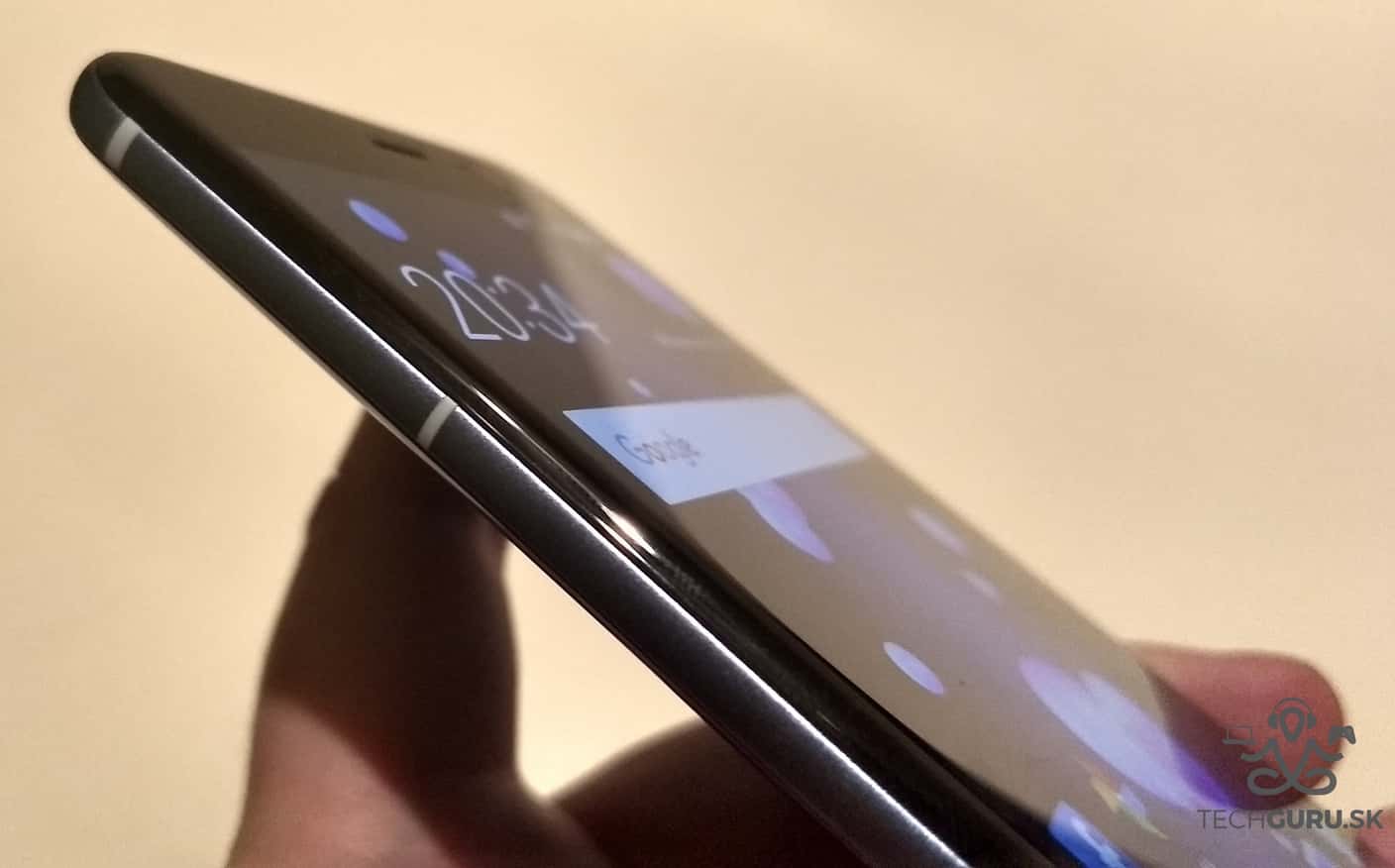 HTC U11 zaoblené hrany