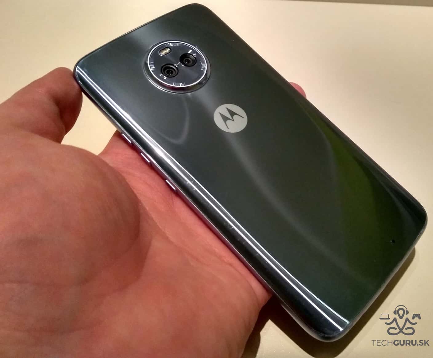 Lenovo Moto X4 zadná časť