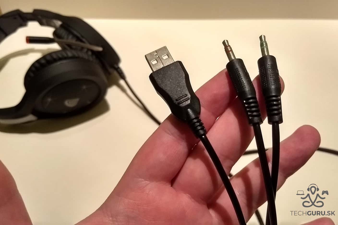 Genesis Cobalt 300 headset 07