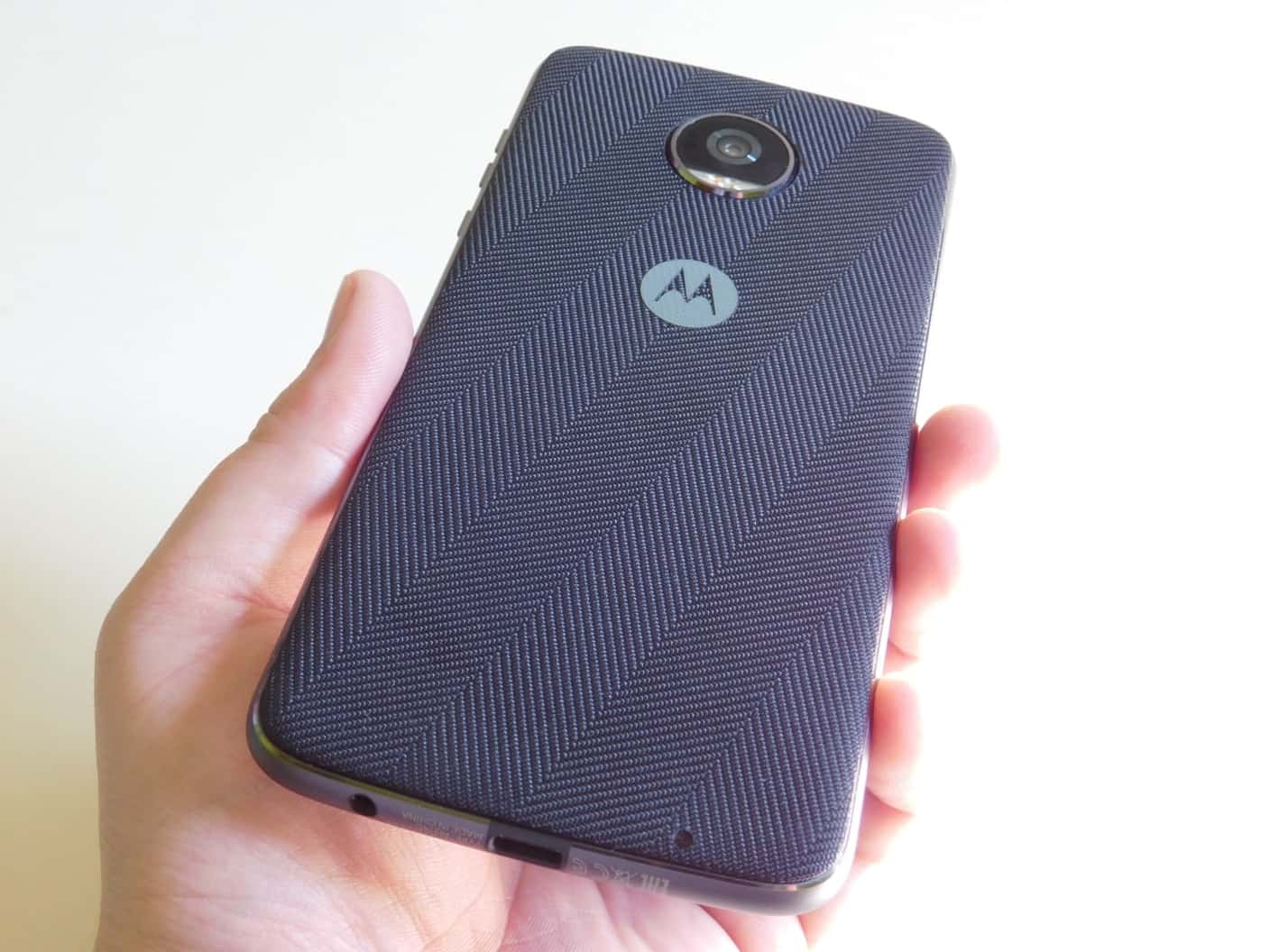 Motorola Moto Z2 Play a motomods - s krytom 2