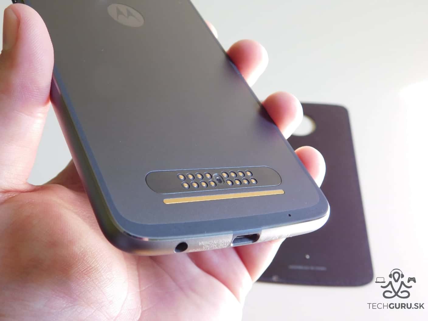 Motorola Moto Z2 Play a motomods - bez krytu 2