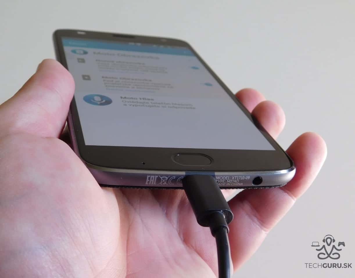 Motorola Moto Z2 Play a motomods - nabíjanie