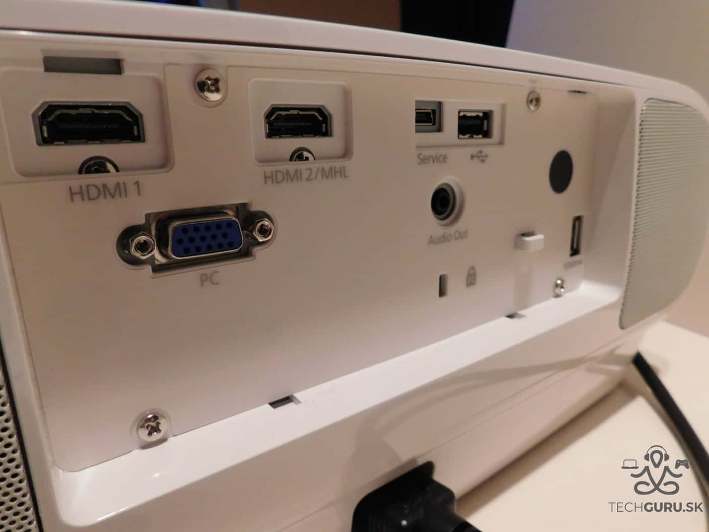 Epson EH-TW6700 konektivita