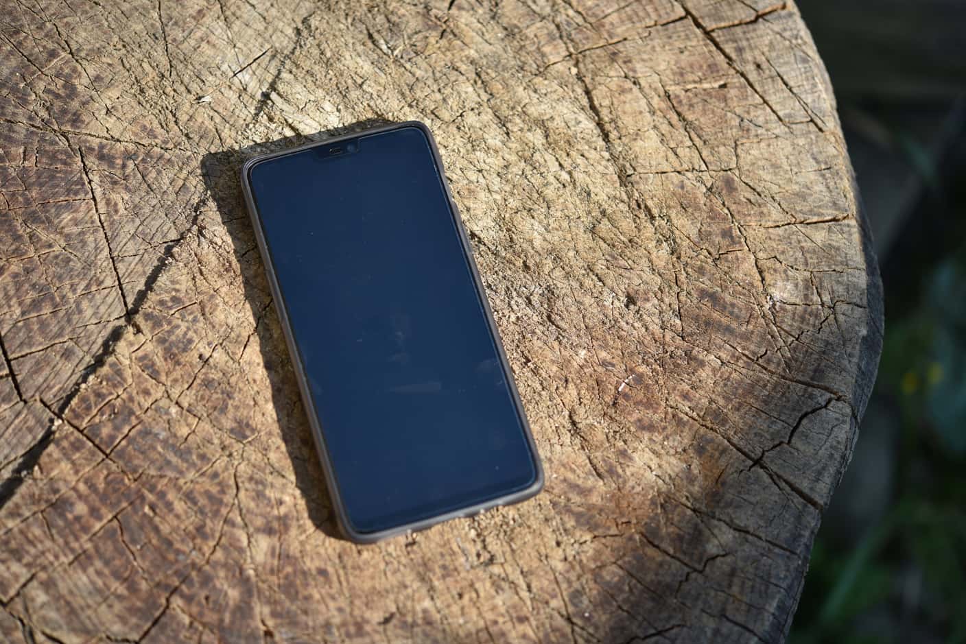OnePlus 6 v pribalenom púzdre.