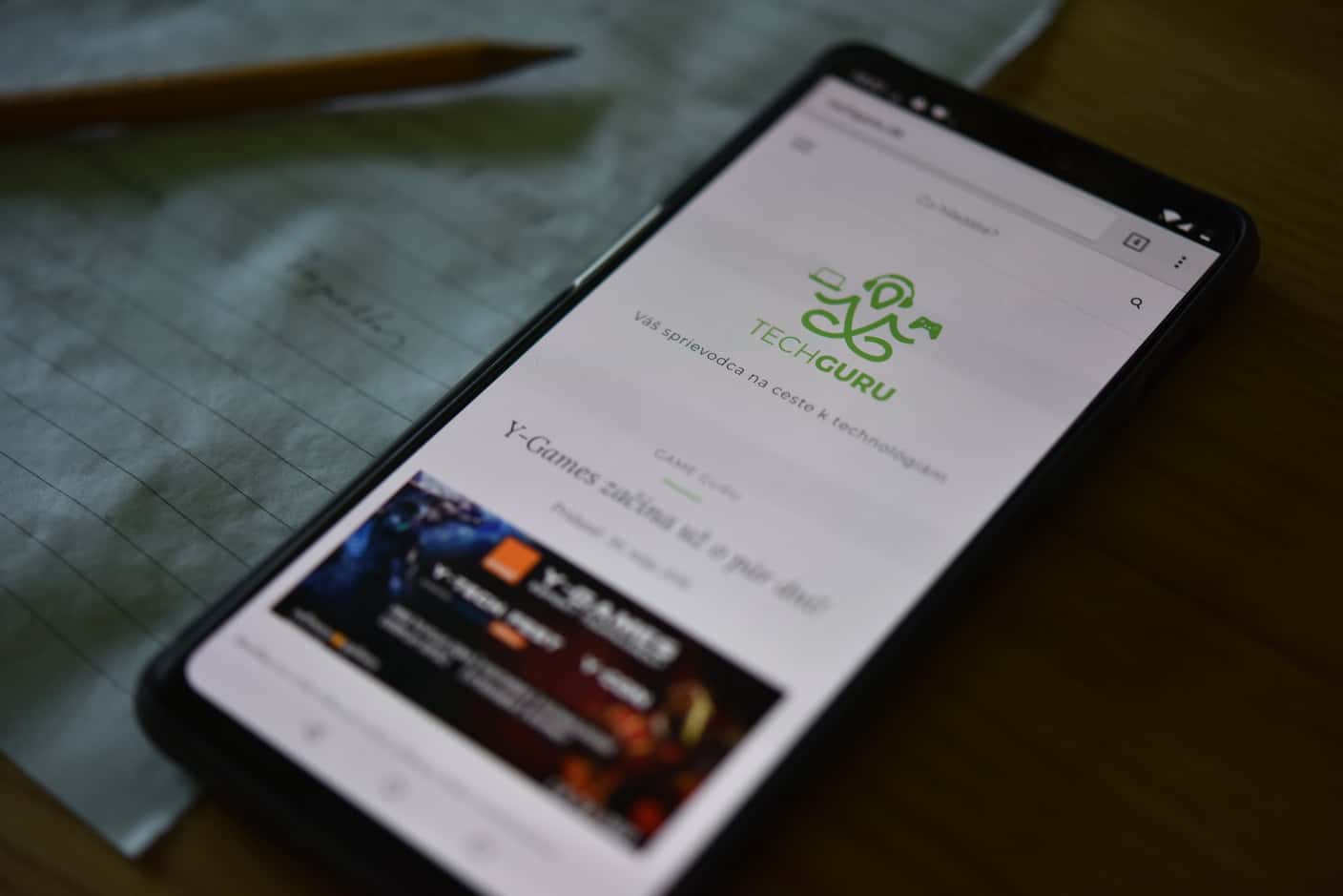 OnePlus 6 detail na displej.