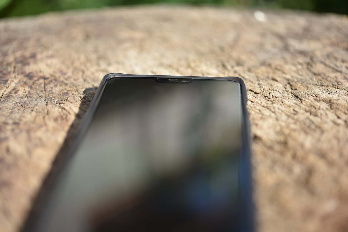 Prevýšenie rohov púzdra na OnePlus 6.