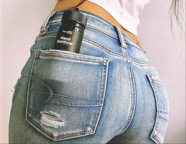 PornHub prikladá ruku k dielu a propaguje dezinfekciu