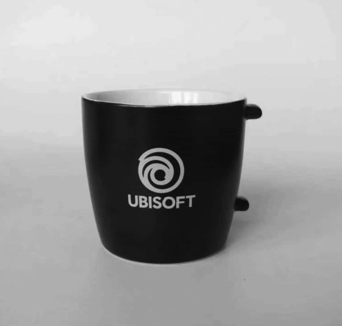 Ubisoft sa ospravedlnil za hrnčeky s uškom vo vnútri