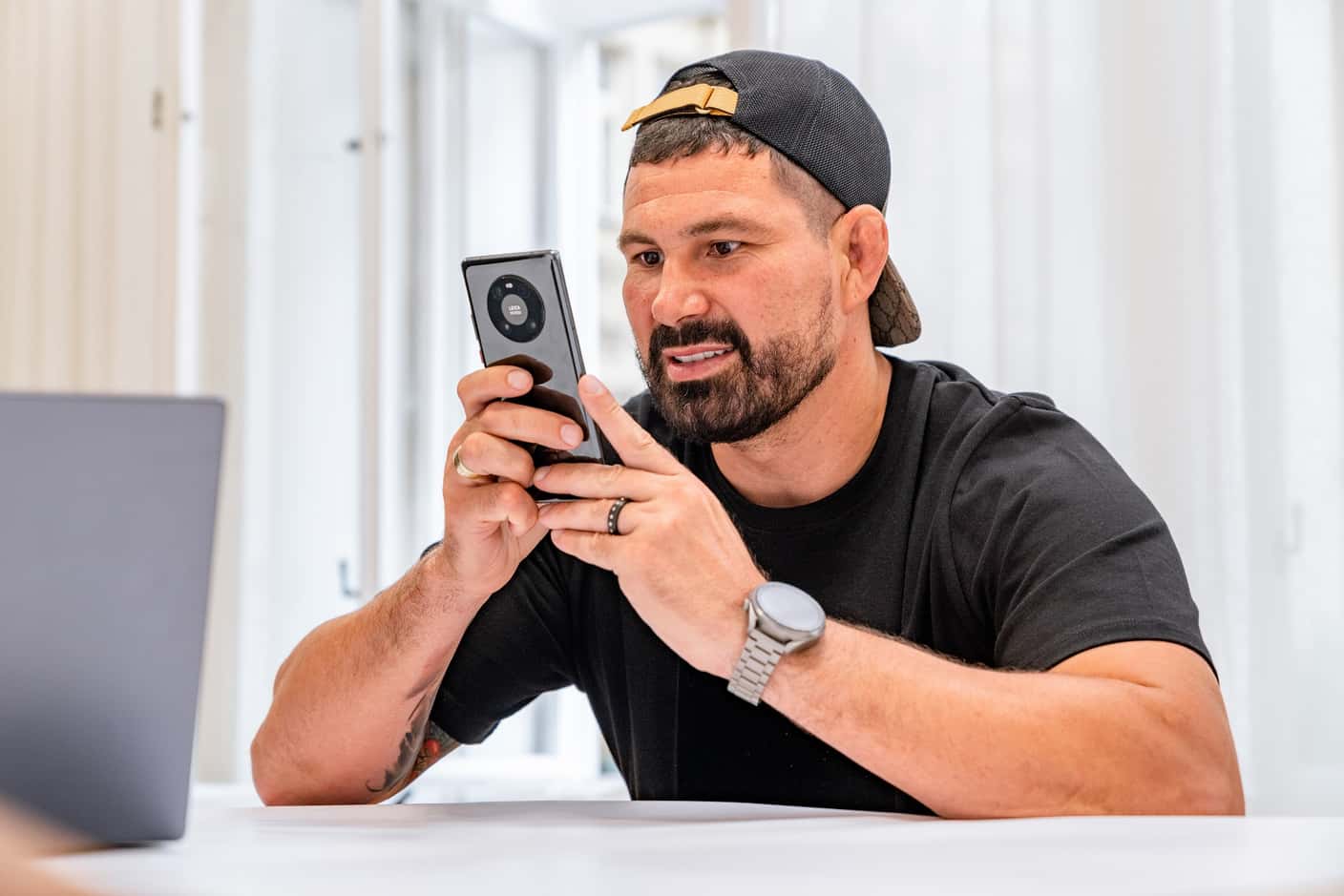 Nikdy nie je neskoro naučiť sa niečo nové: Attila Végh a Milan Bez Mapy to zistili vďaka novinke od Huawei