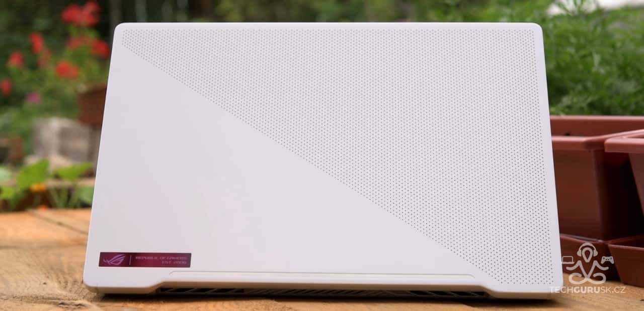 ROG Zephyrus G14 odzadu