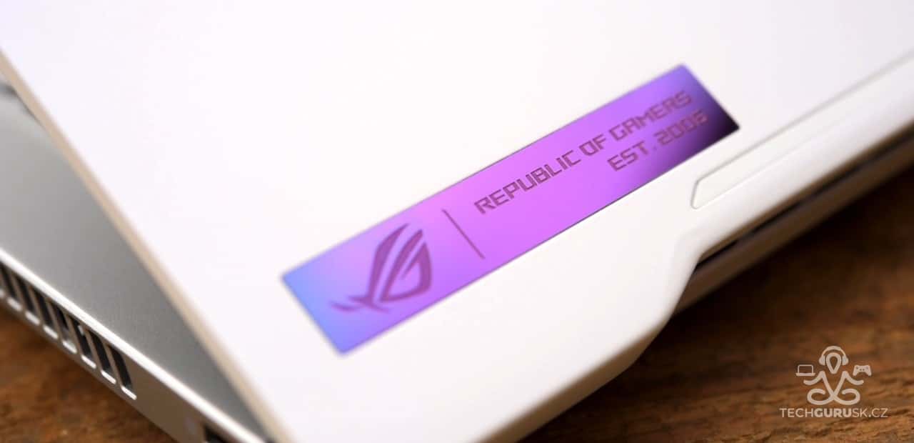 ROG Zephyrus G14 logo na kryte