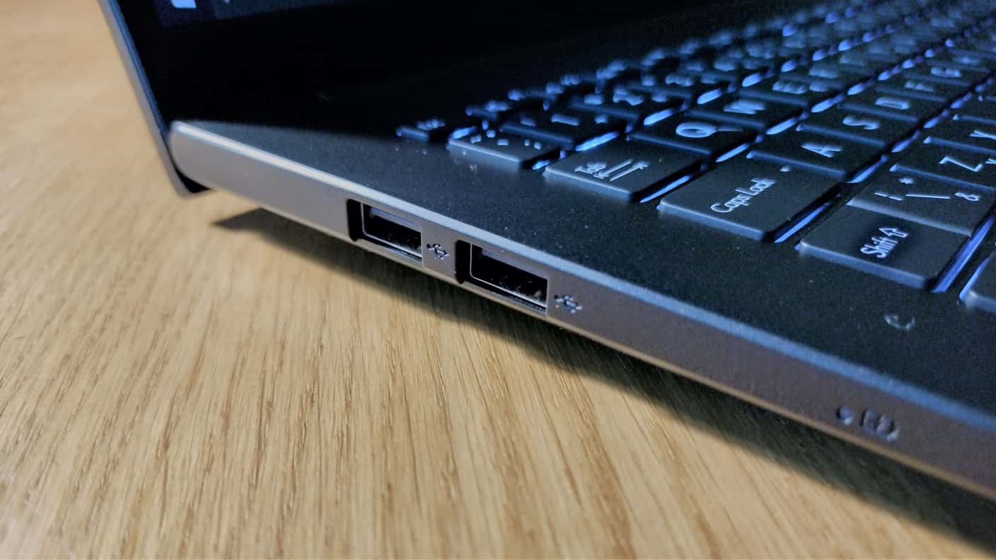 ASUS VivoBook 15 OLED - USB porty