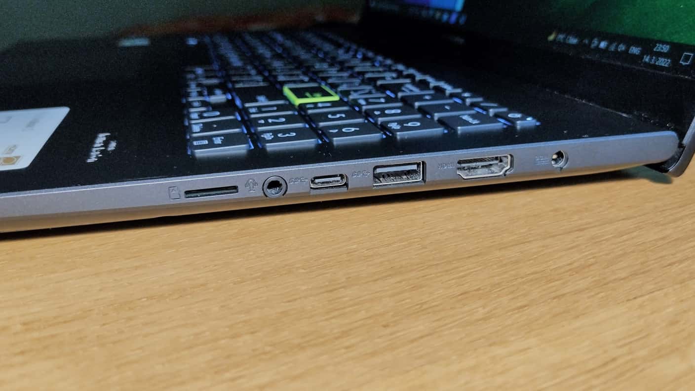 ASUS VivoBook 15 OLED - konektivita
