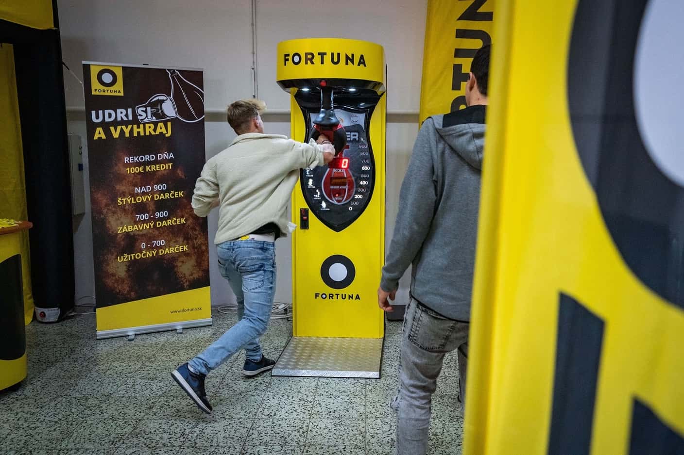 autosalón