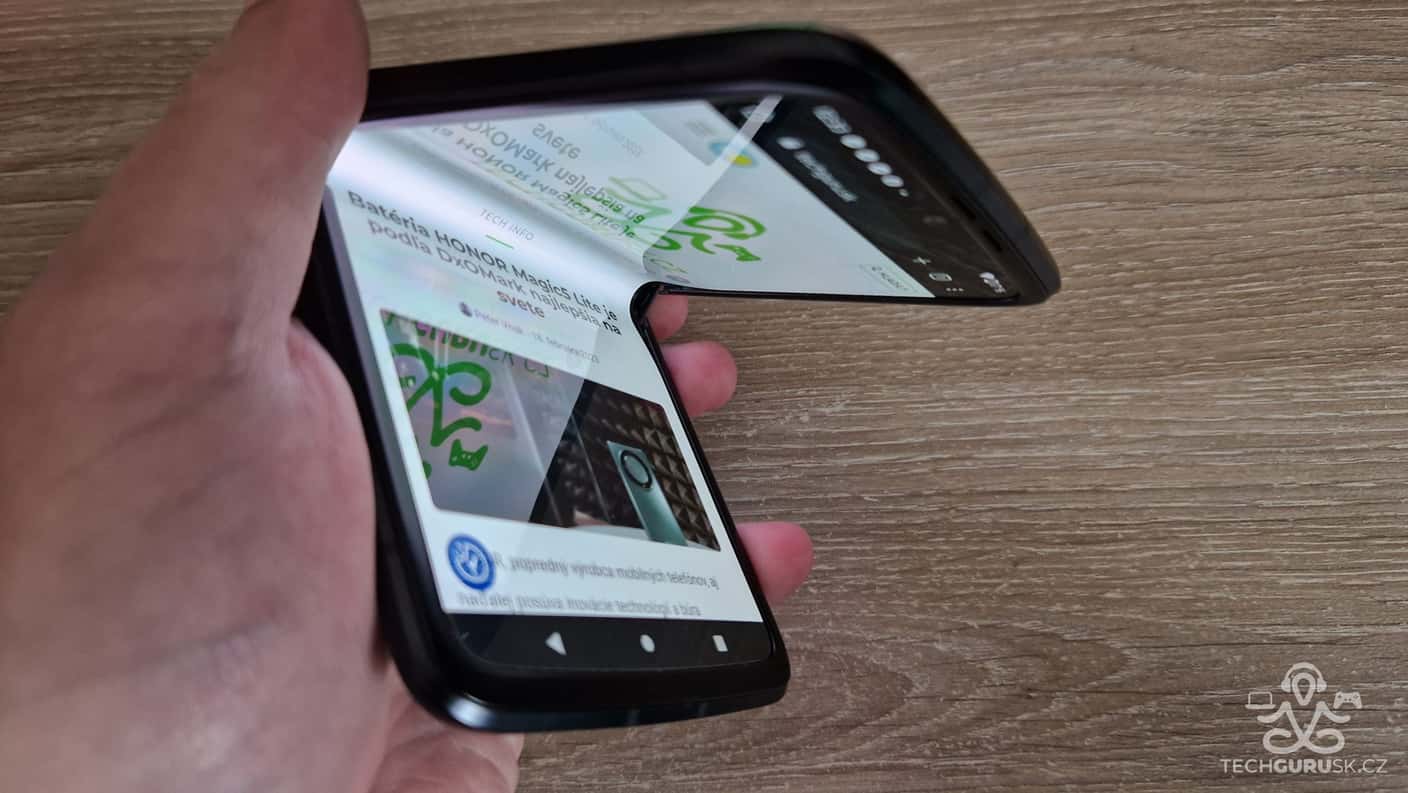 TEST: Motorola Razr 2022. Vyklápačka s ohybným 144 Hz displejom
