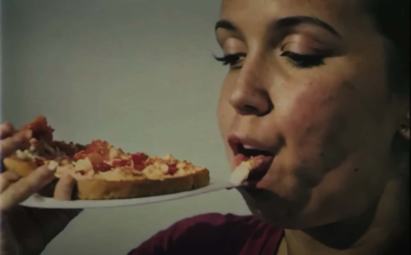 Umelá inteligencia vytvorila úchylnú reklamu na pizzu
