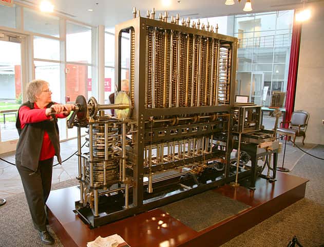 ChatGPT nám napísal článok. Myslíš si, že prvý počítač bol ENIAC? Mýliš sa