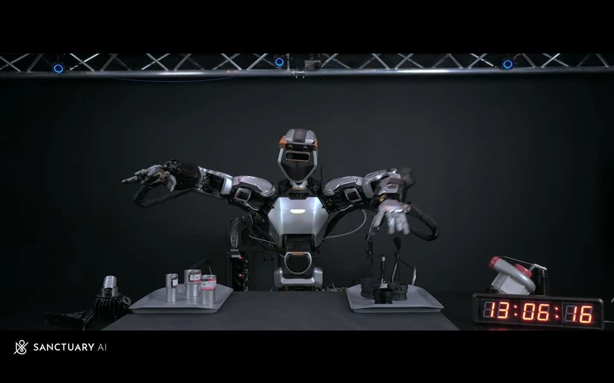 Phoenix je robot, čo sa rýchlo učí a konkuruje Muskovmu Optimovi