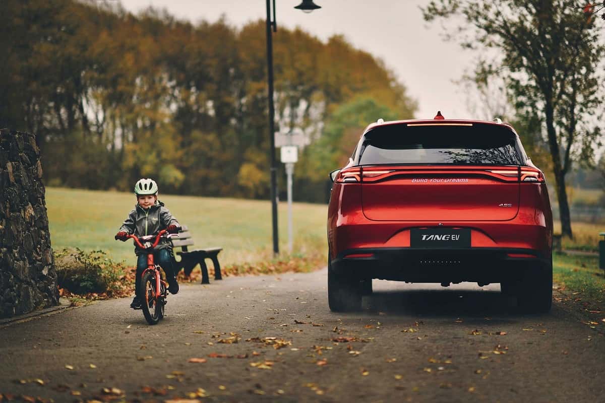 BYD sa v Číne predáva lepšie než Volkswagen, ale klesajú mu tržby