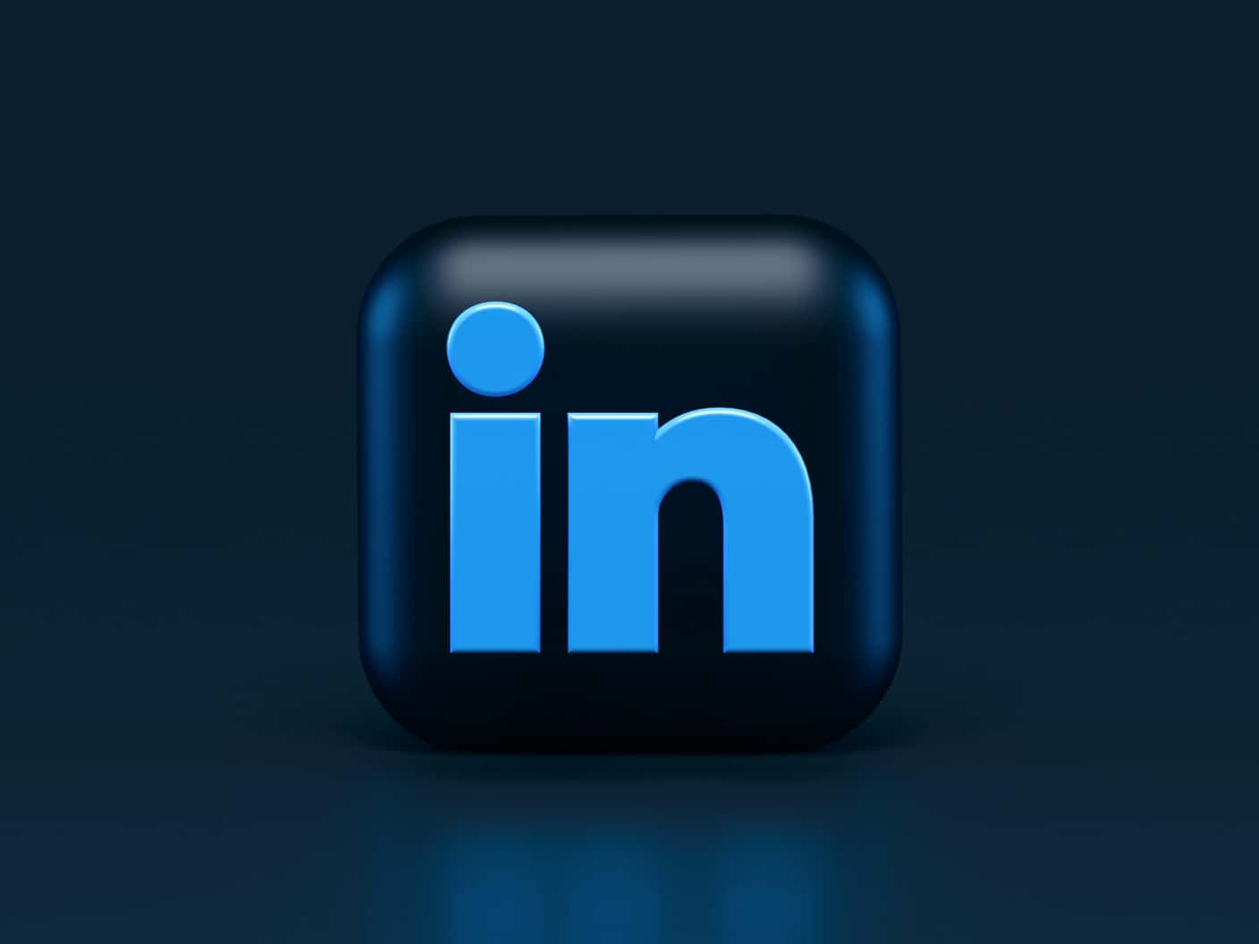 LinkedIn sa stáva hernou platformou. Áno, je to čudné