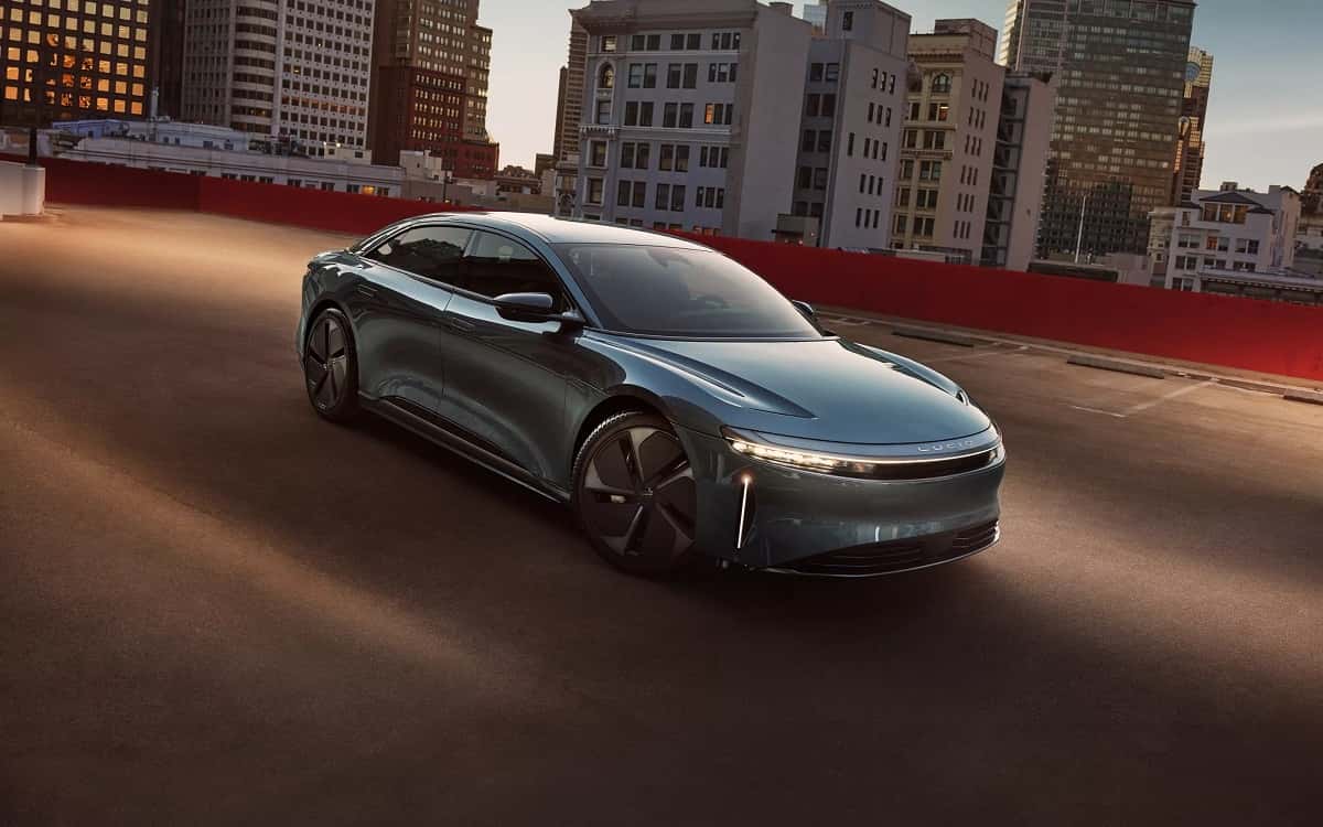 Elektromobily Lucid idú dolu vodou. Sú vo veľkej strate