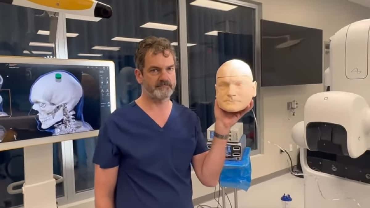 Mozgový implantát Neuralink od Muska má problém