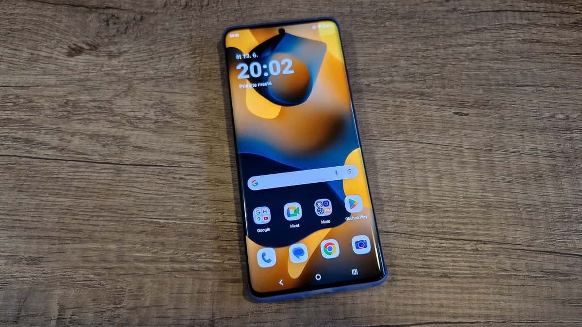 TEST: Motorola moto edge 50 Pro. Dynamický dizajn, výborný foťák a bleskové nabíjanie