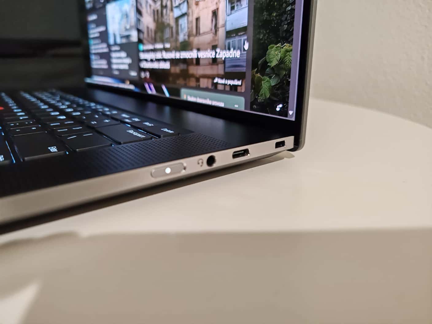 RECENZIA: ThinkPad Z16 Gen 2 je dotykový notebook pod 2 kg. Tým jeho plusy nekončia