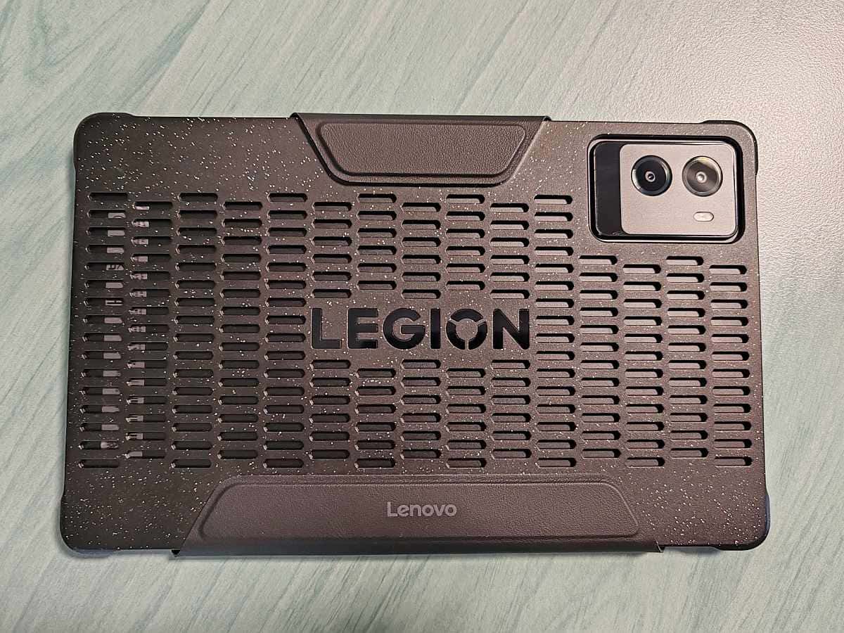 Legion Tab Gen 3 v ochrannom obale.